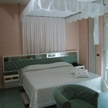 מרינה די מסה Hotel Matilde חדר תמונה