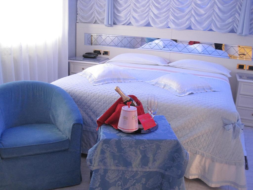 מרינה די מסה Hotel Matilde מראה חיצוני תמונה
