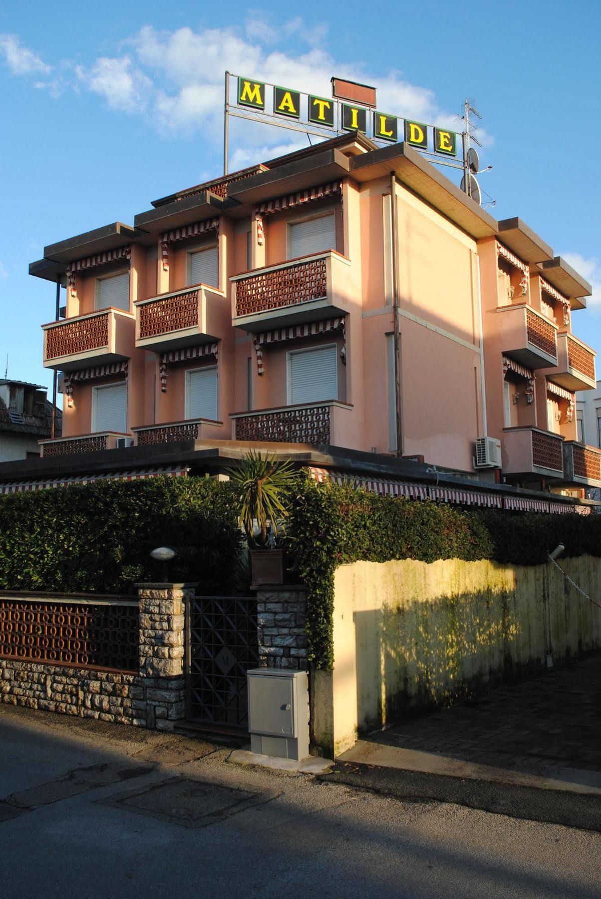 מרינה די מסה Hotel Matilde מראה חיצוני תמונה