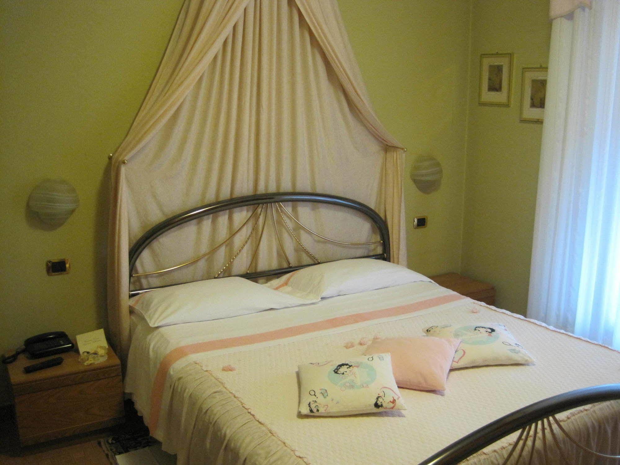 מרינה די מסה Hotel Matilde מראה חיצוני תמונה