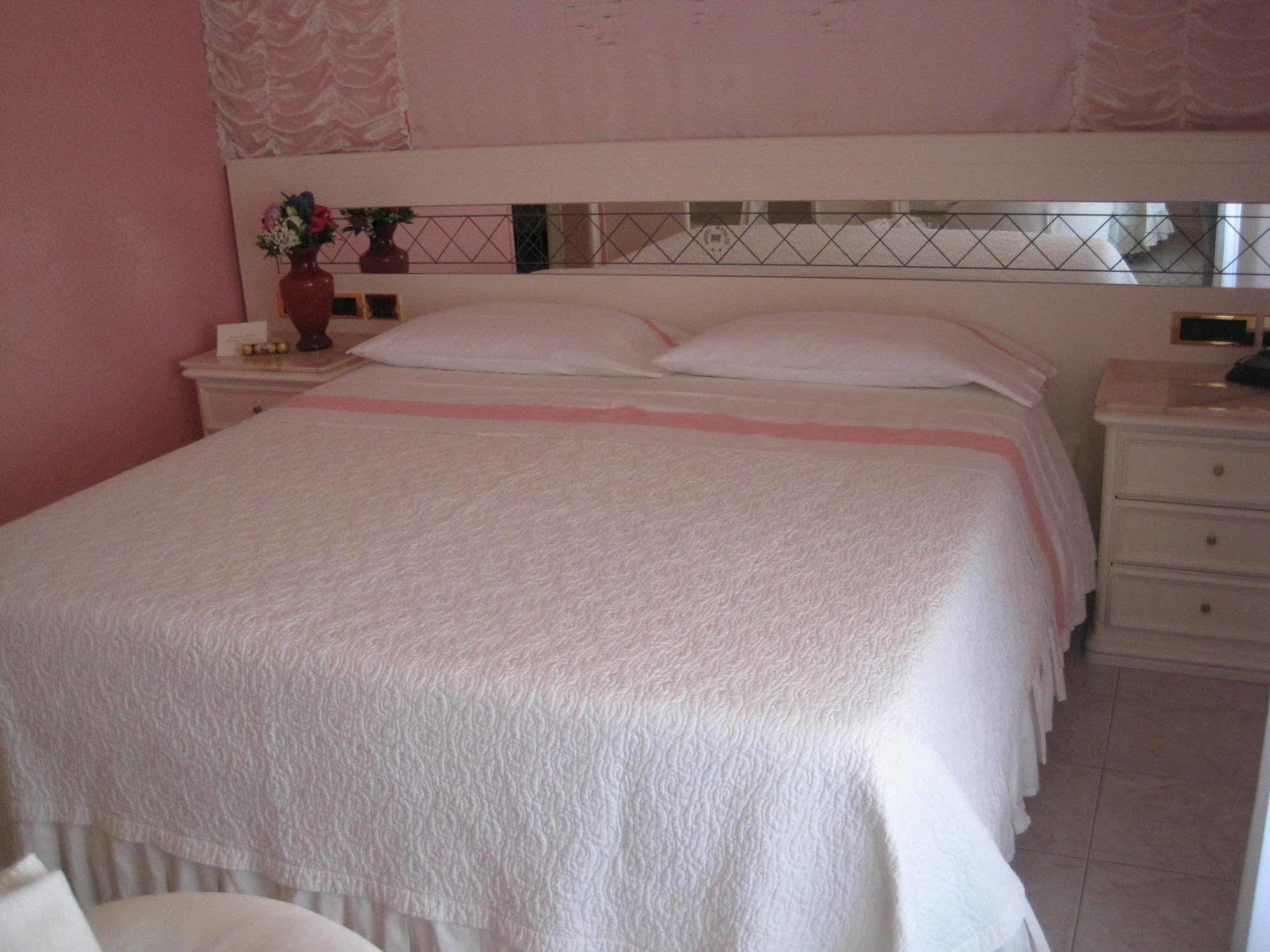מרינה די מסה Hotel Matilde מראה חיצוני תמונה