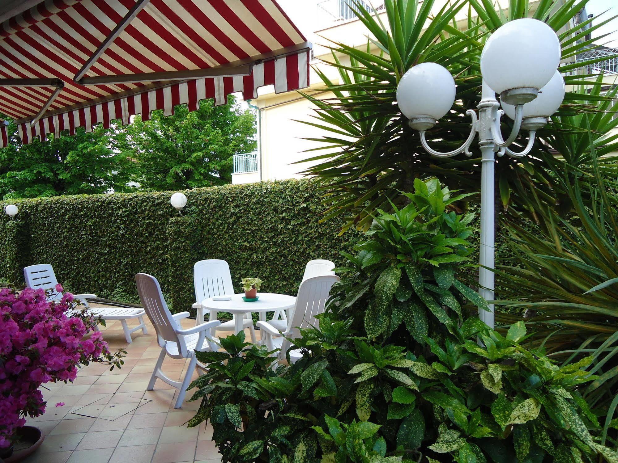 מרינה די מסה Hotel Matilde מראה חיצוני תמונה