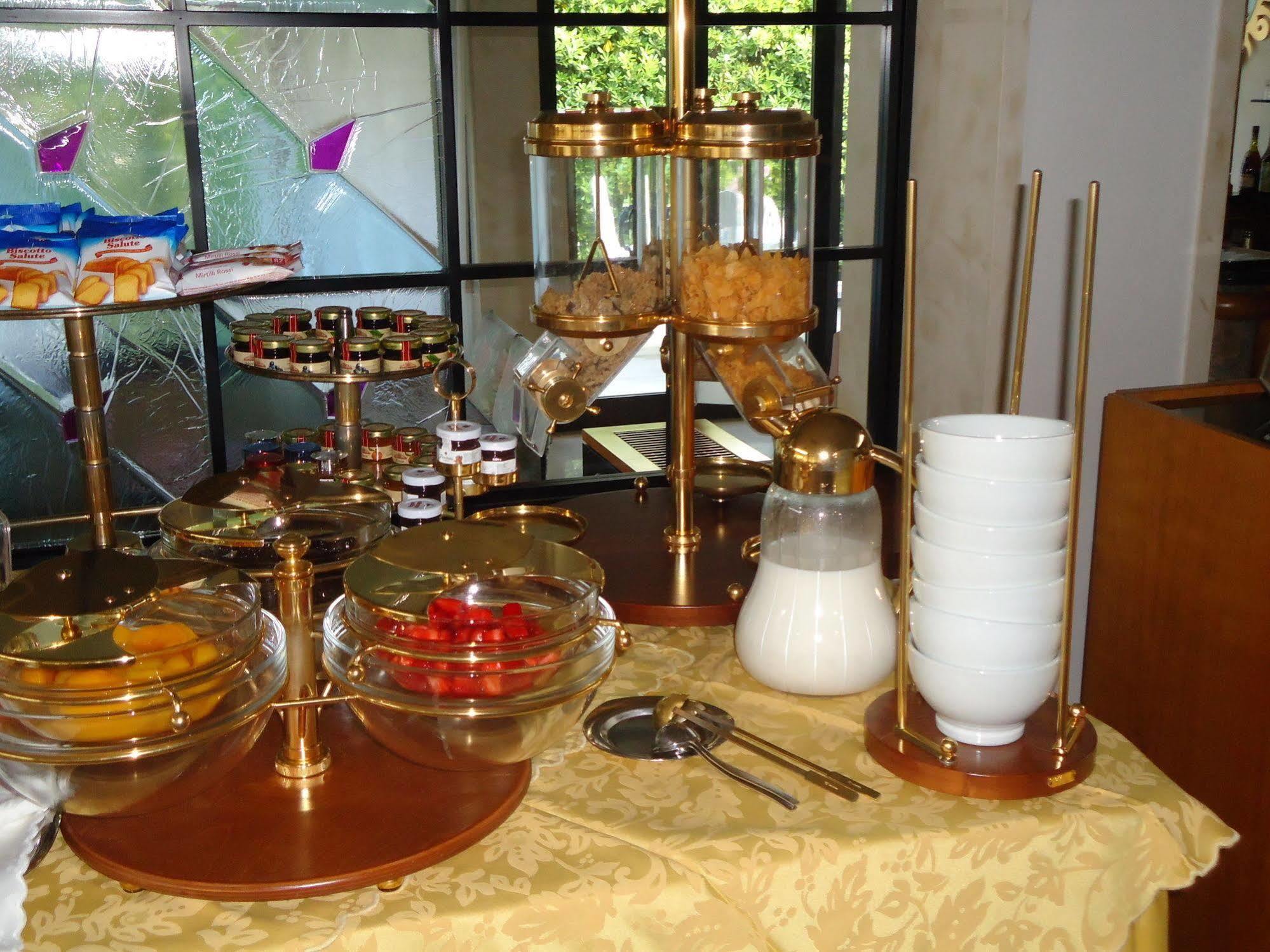 מרינה די מסה Hotel Matilde מראה חיצוני תמונה